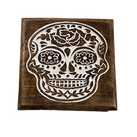 NWT Skull Wooden Hand Carved Storage Trinket Box - Picture 1 of 8